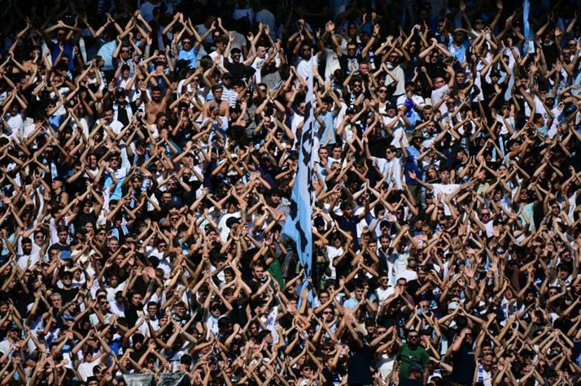 Lazio's supporters cheer their team during the Italian Serie A football match between Lazio and Roma at the Olympic stadium in Rome, on September 21, 2025.  Tiziana FABI / AFP