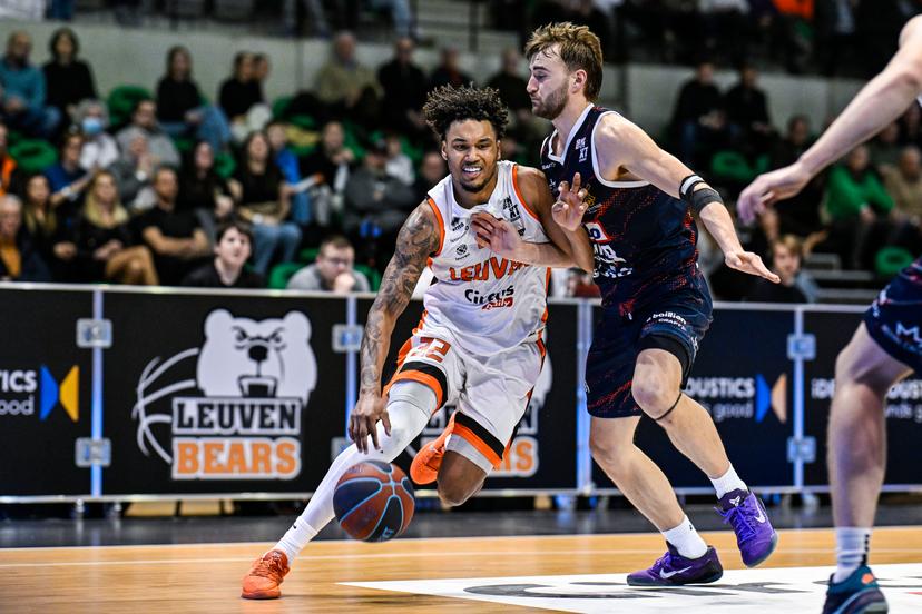 Leuven's Tylan Anderson and Limburg's Wout Leemans pictured in action during a basketball match between Leuven Bears and House of Limlburg United, Saturday 24 January 2026 in Leuven, on day 17 (out of 34) of the 2025-2026 'BNXT League' Belgian/ Dutch first division basket championship. BELGA PHOTO TOM GOYVAERTS