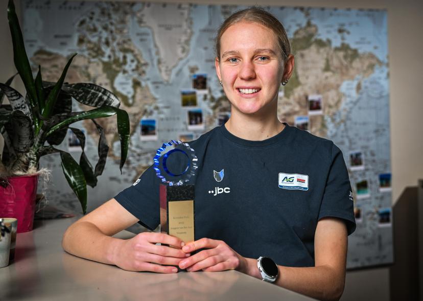 ATTENTION EDITORS - HAND OUT PICTURE - EDITORIAL USE ONLY - MANDATORY CREDIT 'DPG MEDIA'  Undated file picture shows Lore De Schepper, best female U23 posing as winner of the trophy of the 'Kristallen Fiets' (Crystal Bike - Velo de Cristal) for the 2025 cycling season, organized by Flemish newspaper Het Laatste Nieuws, Monday 17 November 2025. Belga and Belga editorial board decline all responsability regarding the content of this picture. PHOTO HANDOUT - DPG MEDIA