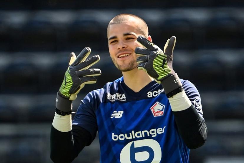 Lille's French goalkeeper #30 Lucas Chevalier gestures during the French L1 football match between SCO Angers and Lille LOSC at The Raymond-Kopa Stadium in Angers, western France on April 27, 2025.  JEAN-FRANCOIS MONIER / AFP