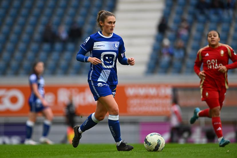 KAA Gent's Ladies Emma Van Britsom pictured in action during a female soccer game between AA Gent Ladies and Standard Femina on the 11th matchday of the 2024 - 2025 season of Belgian Lotto Womens Super League, Saturday 23 November 2024 in Gent. BELGA PHOTO LUC CLAESSEN