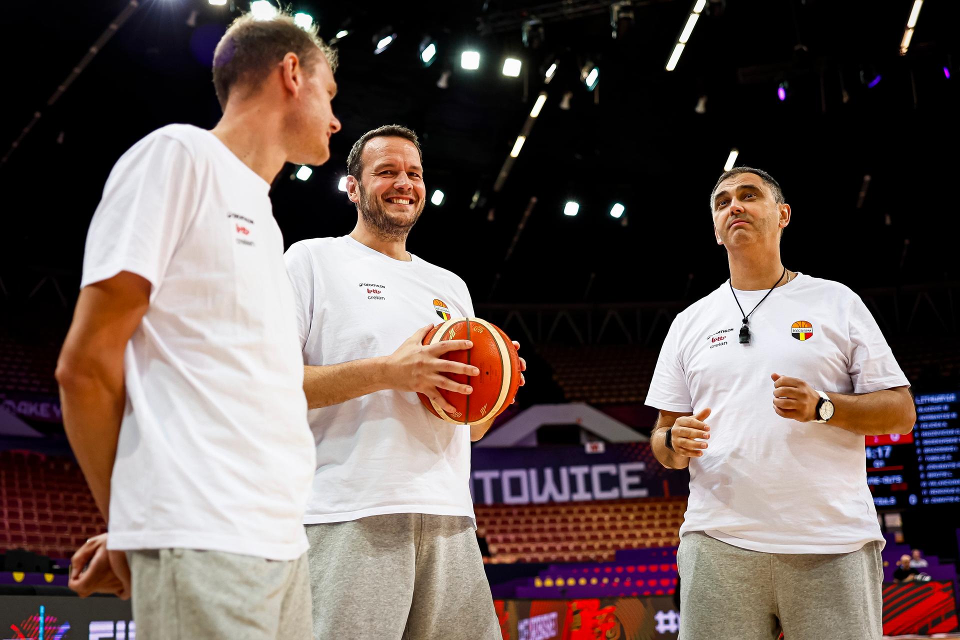 Belgium's head coach Dario Gjergja (R) pictured during a training session of Belgium's national basketball team Belgian Lions, Tuesday 26 August 2025 in Katowice, Poland, before the start of the Eurobasket 2025 European championships. BELGA PHOTO TOMASZ SOKOLOWSKI *** BELGIUM ONLY ***