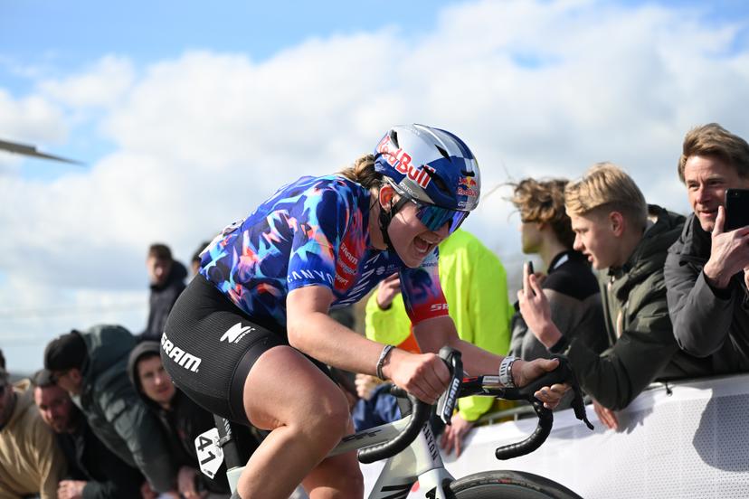 British Zoe Backstedt of Canyon-SRAM pictured at the Paterberg during the women's race of the 'Ronde van Vlaanderen/ Tour des Flandres/ Tour of Flanders' UCI WorldTour one day cycling race, 164,1 km with start and finish in Oudenaarde, Sunday 05 April 2026. BELGA PHOTO ELIAS ROM