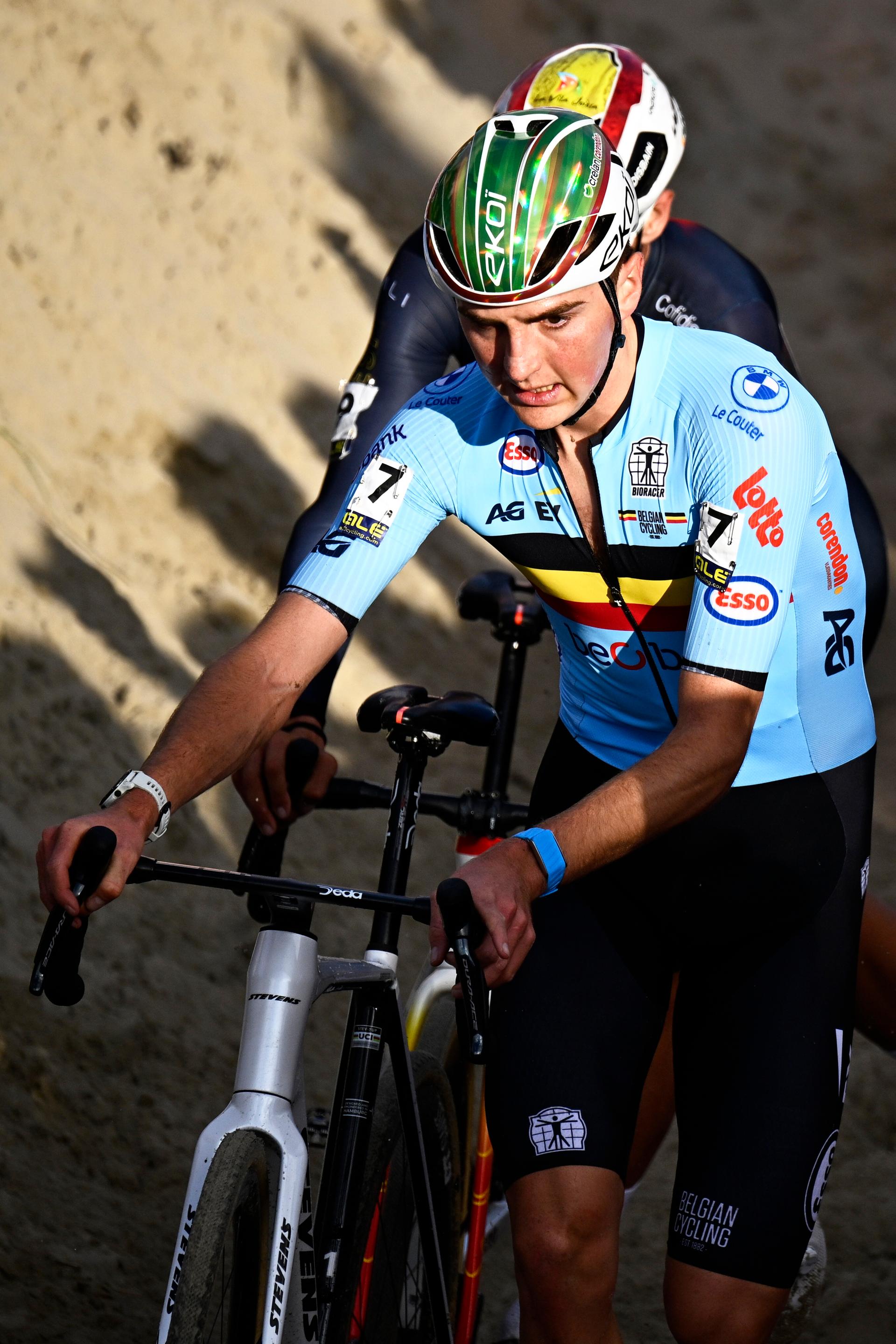 Belgian Emiel Verstrynge pictured in action during the elite men race at the UEC Cyclocross European Championships, Sunday 09 November 2025, in Middelkerke. BELGA PHOTO JASPER JACOBS