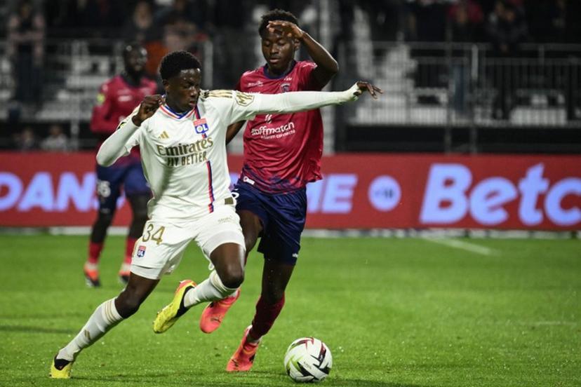 Lyon's French midfielder #34 Mahamadou Diawara (L) fights for the ball with Clermont-Ferrand's Malian midfielder #06 Habib Keita during the French L1 football match between Clermont Foot 63 and Olympique Lyonnais (OL) at the Stade Gabriel-Montpied in Clermont-Ferrand, central France, on May 12, 2024.  JEAN-PHILIPPE KSIAZEK / AFP