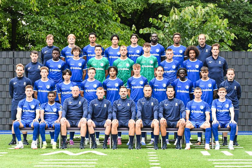 Row 4: Frank Wezenbeek, Andri Gudjohnsen, Aimé Omgba, Atsuki Ito, Omri Gandelman, Wilfried Kanga, Samuel Kotto, Matti Mortier  Row 3: Bart De Winne, Hyllarion Goore, Franck Surdez, Tom Vandenberghe, Davy Roef, Bas Evers, Bram Lagae, Hugo Gambor, Stijn Matthys  Row 2: Jens De Decker, Gilles De Meyer, Daisuke Yokota, Matisse Samoise, Momodou Sonko, Tibe De Vlieger, Mohammed El Adfaoui, Leonardo Lopes Da Silva, Tiago Araujo, Simon Bourgeois  Row 1: Mathias Delorge, Helio Varela, Bart Van Tornhout, Nicolas Still, Ivan Leko, Timothy Derijck, Glenn Vanryckegem, Dante Vanzeir, Max Dean pose for a team picture at the 2025-2026 season photoshoot of Belgian soccer team KAA Gent, Wednesday 23 July 2025 in Gent. BELGA PHOTO JILL DELSAUX