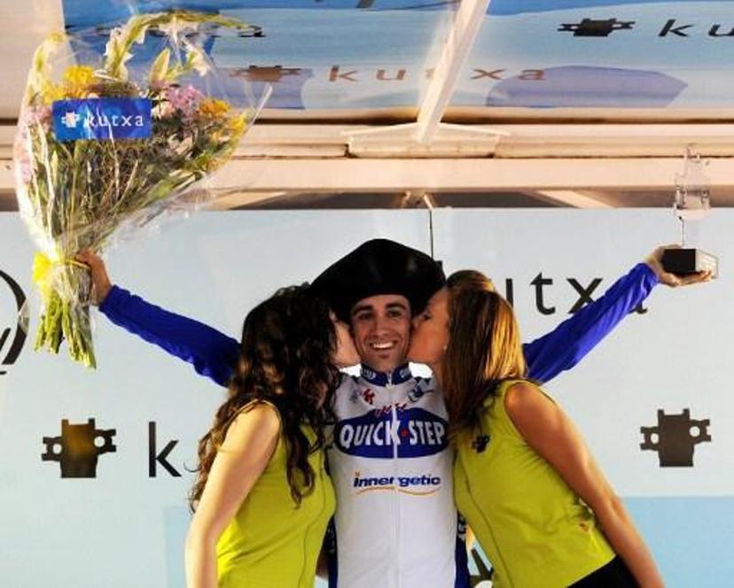 Cycling team Quick Step's Spanish Carlos Barredo (C) wears a txapela (the winner's beret) after winning the Clasica de San Sebastian race, on August 1, 2009, in San Sebastian, northern Spain. AFP PHOTO / RAFA RIVAS