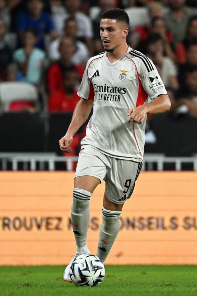Benfica's Croatian defender #09 Franjo Ivanovic runs with the ball during the UEFA Champions League 3rd round first leg football match between OGC Nice and SL Benfica at the Allianz Riviera Stadium in Nice, south-eastern, on August 6, 2025.  Miguel MEDINA / AFP