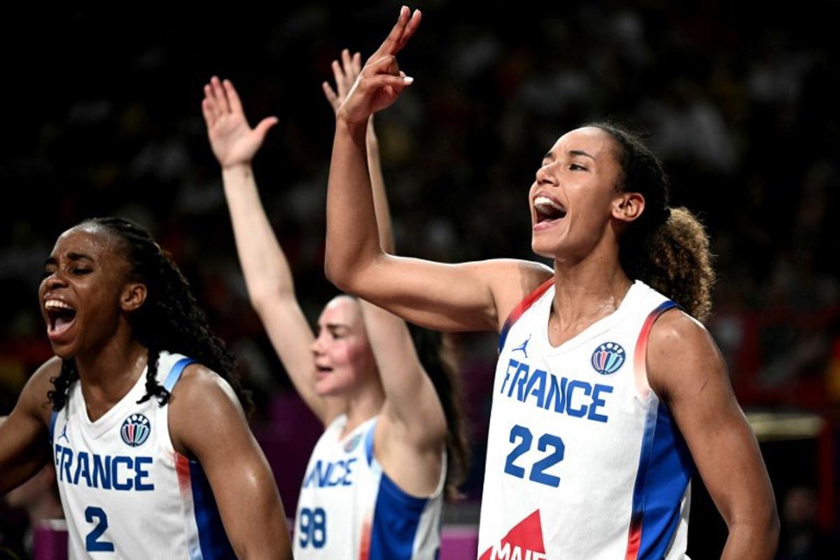 (FROM L) France's small forward Marie-Paule Foppossi, France's guard Pauline Astier and  France's center Marieme Badiane gesture as they cheer during the FIBA Women's EuroBasket 2025 semi-final match between France and Spain at the Peace and Friendship Stadium in Athens on June 27, 2025.  Angelos Tzortzinis / AFP