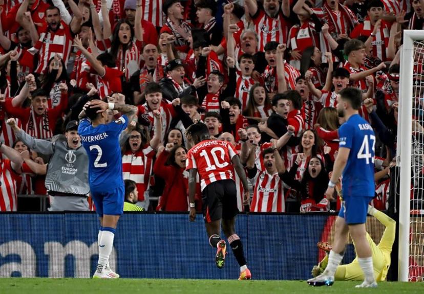 Athletic Bilbao's Spanish forward #10 Nico Williams (C) celebrates scoring his team's second goal with supporters during the UEFA Europa League quarter final second leg football match between Athletic Club Bilbao and Glasgow Rangers, at the San Mames stadium in Bilbao on April 17, 2025.  ANDER GILLENEA / AFP