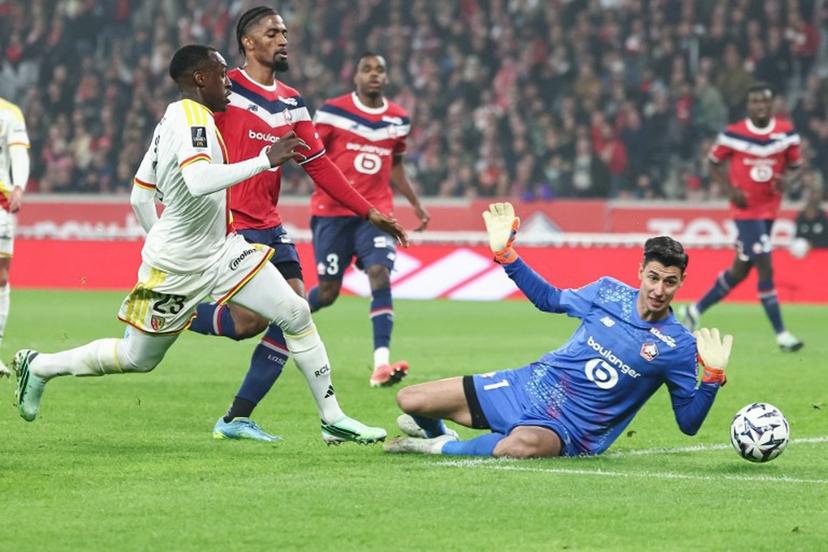 Lens' Saudi Arabian defender #23 Saud Abdulhamid (L) attempts to score in front of Lille's Turkish goalkeeper #01 Berke Ozer during the French L1 football match between Lille LOSC and RC Lens at the Stade Pierre-Mauroy in Villeneuve-d'Ascq, northern France, on October 30, 2026.  Sameer Al-DOUMY / AFP