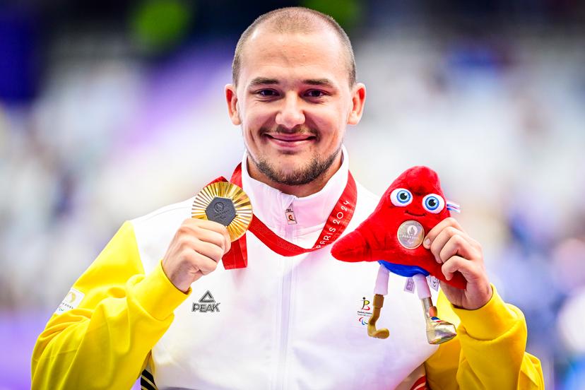 Belgian Maxime Carabin, winner of the gold medal, celebrates during the podium ceremony after the finals of the men's 100m T52 para athletics event, on day 9 of the 2024 Summer Paralympic Games in Paris, France on Friday 06 September 2024. The 17th Paralympics are taking place from 28 August to 8 September 2024 in Paris. BELGA PHOTO LAURIE DIEFFEMBACQ