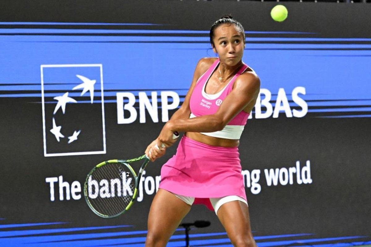 Canada's Leylah Fernandez returns a shot against Poland's Maja Chwalinska during the WTA Singapore Open Tennis semifinal in Singapore on September 26, 2026.   Roslan RAHMAN / AFP