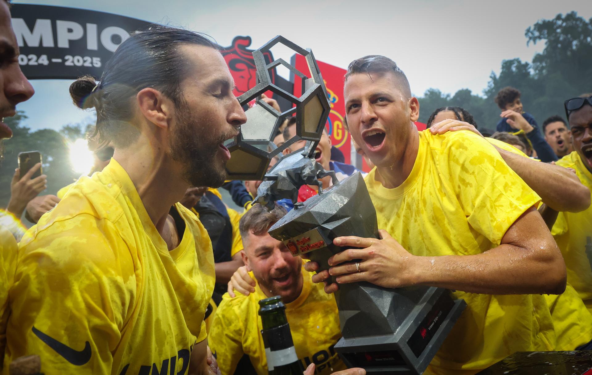 Union's Christian Burgess and Union's goalkeeper Anthony Moris pictured during the celebration of Royale Union Saint-Gilloise supporters and players, Sunday 25 May 2025 in Brussels, after winning the 2024-2025 'Jupiler Pro League' first division of the Belgian championship. Union defeated KAA Gent 3-1. BELGA PHOTO VIRGINIE LEFOUR