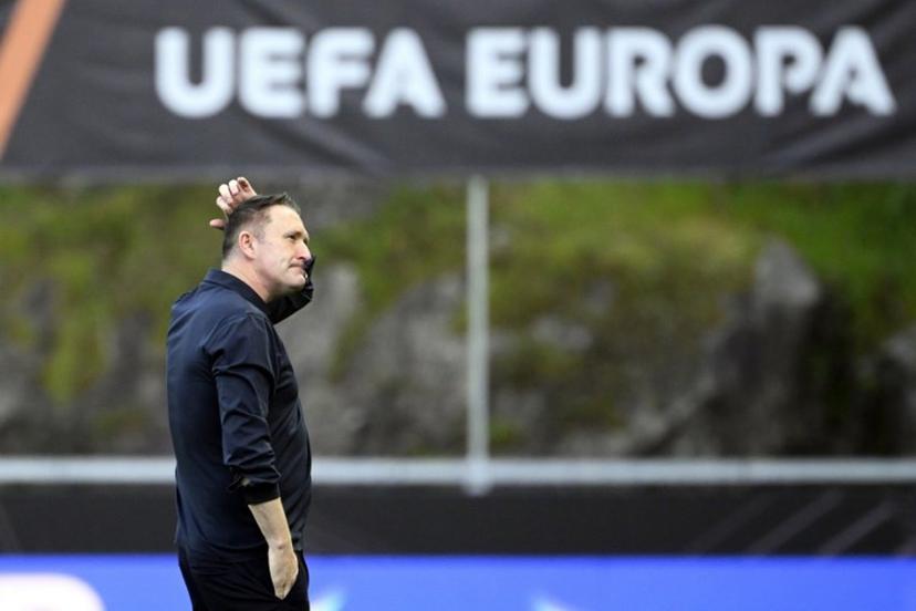 Ferencvaros' Irish coach Robbie Keane reacts at the end of the UEFA Europa League last 16 second leg football match between SC Braga and Ferencvaros at Municipal stadium of Braga on March 18, 2026.  Miguel RIOPA / AFP