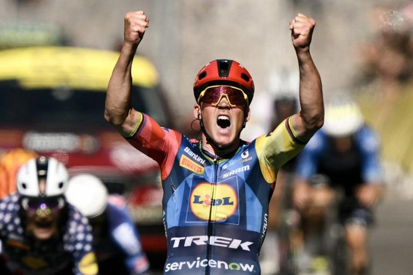 Lidl - Trek team's Danish rider Mads Pedersen celebrates as he crosses the finish line to win the 4th stage of the 113th edition of the Tour de France cycling race, 182 km between Carcassonne and Foix in southwestern France, on July 7, 2026.  Jeff PACHOUD / AFP