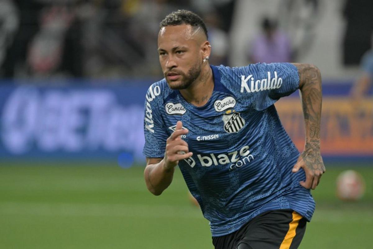 Santos' forward #10 Neymar warms up before the Campeonato Paulista A1 football match between Corinthians and Santos at Arena Corinthians in Sao Paulo on February 12, 2025.  NELSON ALMEIDA / AFP