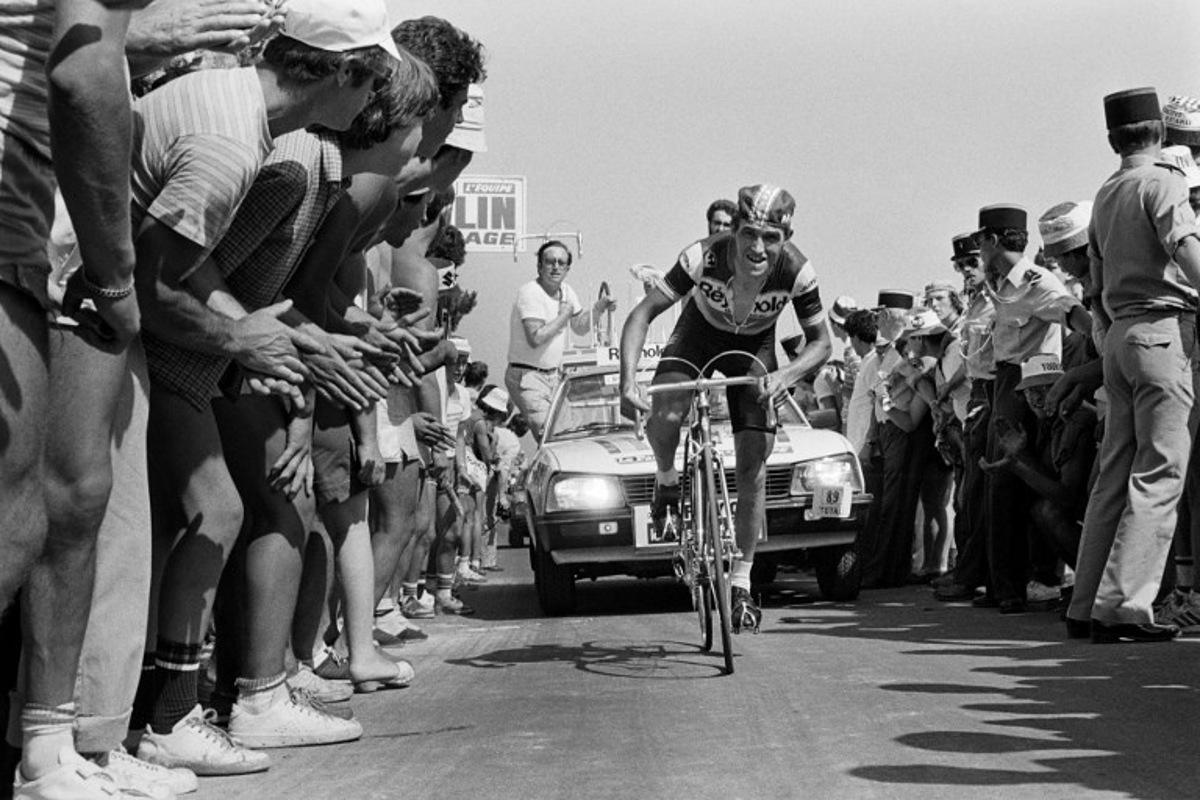Spanish cyclist Angel Arroyo rides during the 15th stage of the Tour de France cycling race between Clermont-Ferrand and Puy-De-Dome on July 16, 1983.  AFP