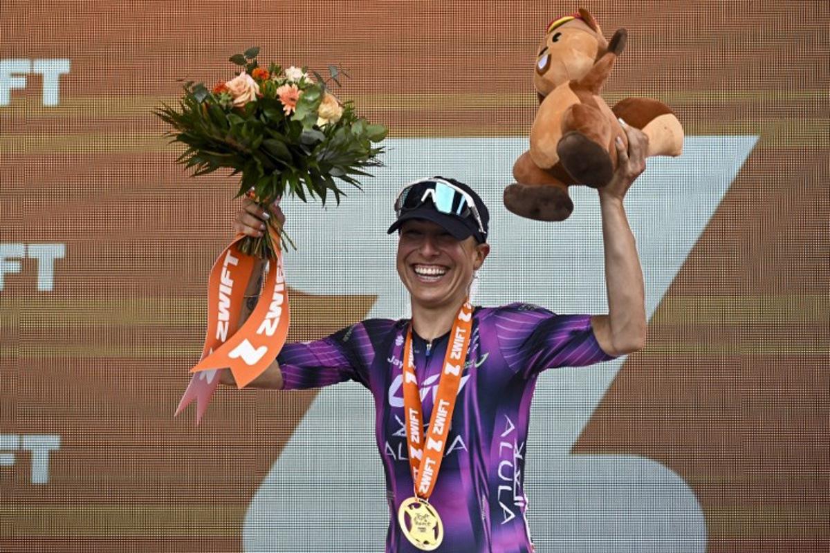 Liv-Alula-Jayco team's Spanish rider Mavi García celebrates on the podium after winning the 2nd stage (out of 9) of the fourth edition of the Women's Tour de France cycling race, 110,4 km from Brest to Quimper on July 27, 2025.  JULIEN DE ROSA / AFP