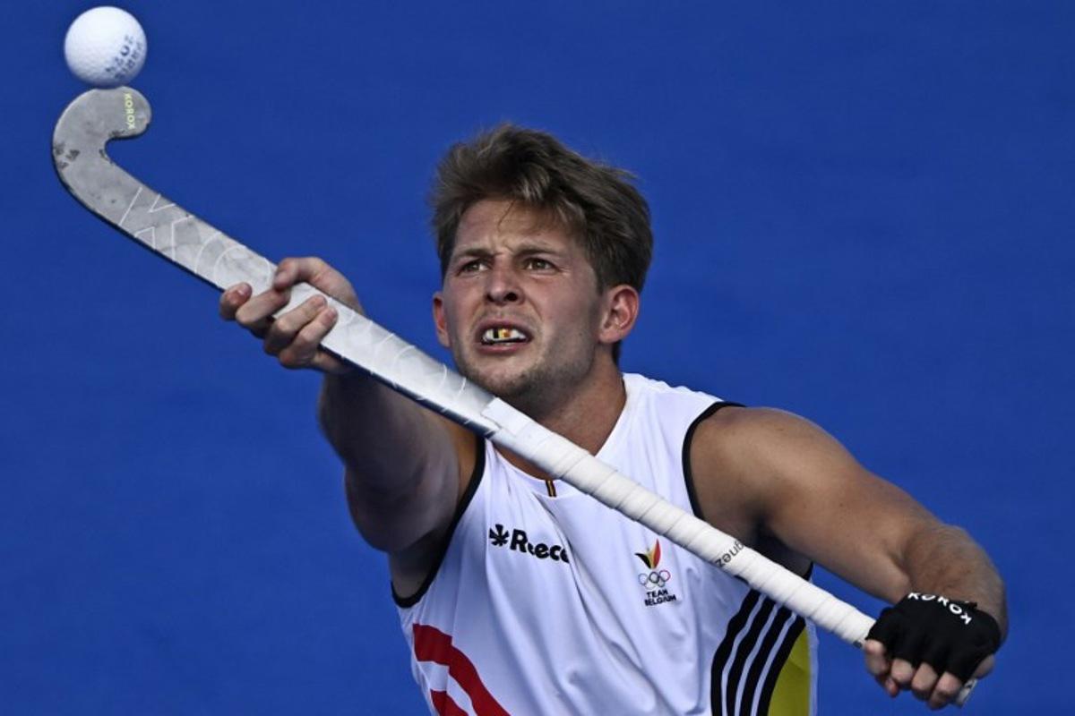 Belgium's midfielder #26 Victor Wegnez controls the ball in the men's pool B field hockey match between Belgium and New Zealand during the Paris 2024 Olympic Games at the Yves-du-Manoir Stadium in Colombes on July 28, 2024.  JULIEN DE ROSA / AFP
