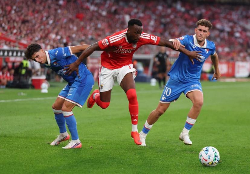 Benfica's Belgian forward #11 Dodi Lukebakio fights for the ball with Gil Vicente's Portuguese defender #20 Gil Martins and Gil Vicente's Spanish forward #10 Santiago Garcia during the Portuguese League football match between SL Benfica and Gil Vicente FC at Estadio da Luz in Lisbon on September 13, 2026.  Patricia de Melo Moreira / AFP