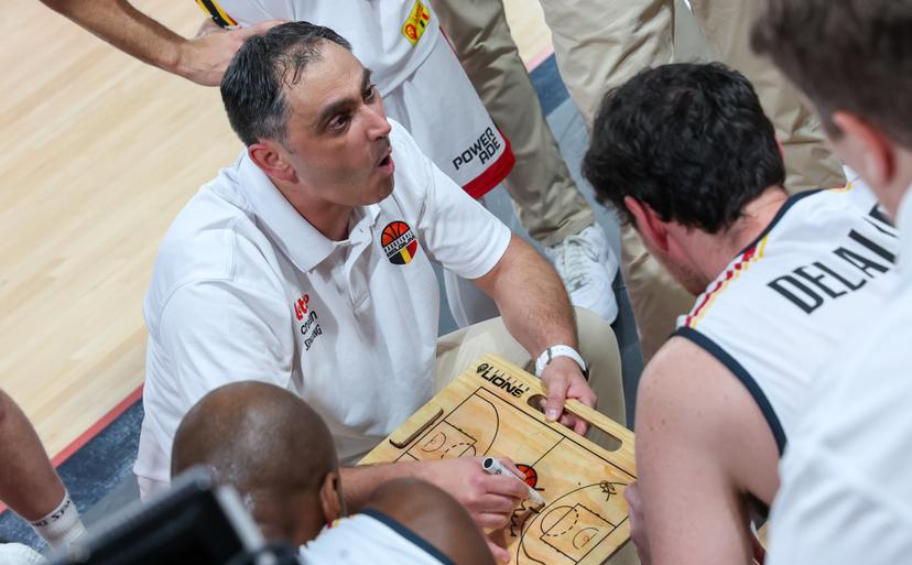 Belgium's head coach Dario Gjergja talks to his players during a basketball match between Belgium's national team Belgian Lions and Slovakia, Thursday 20 February 2025 in Charleroi, game 5/6 in the group stage of the qualifications for the Eurobasket 2025 European championships. BELGA PHOTO VIRGINIE LEFOUR