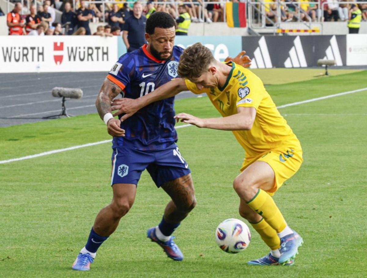 Netherlands' forward #10 Memphis Depay (L) and Lithuania's midfielder #22 Paulius Golubickas vie for the ball during the 2026 World Cup qualifiers Europe zone group G football match between Lithuania and The Netherlands, on September 7, 2025 in Kaunas, Lithuania.  Petras Malukas / AFP