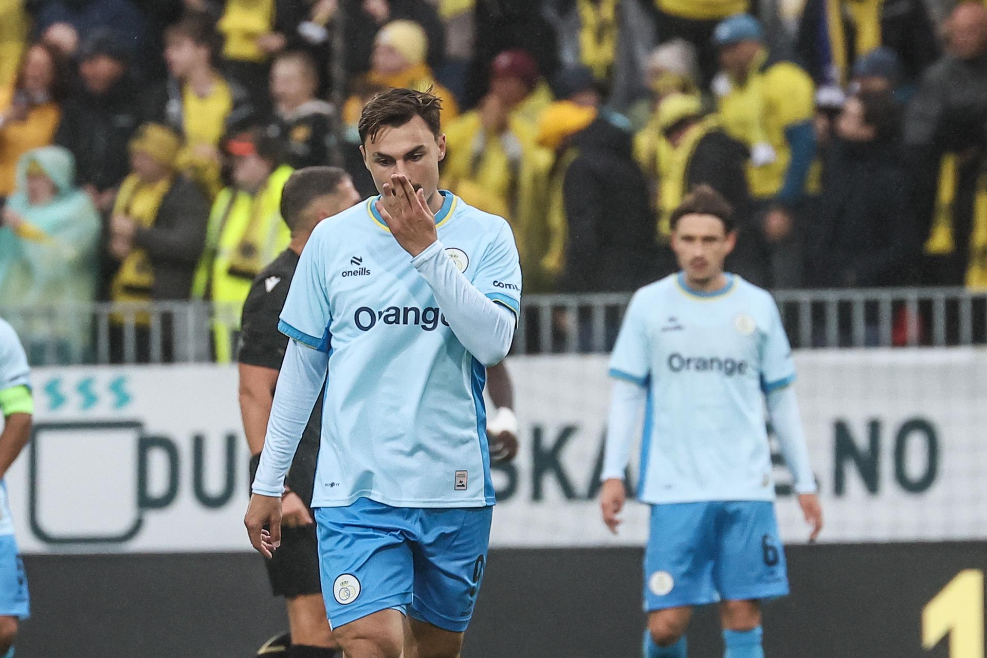 Union's players look dejected during a soccer game between Norwegian FK Bodo/Glimt and Belgian Royale Union Saint-Gilloise in Bodo, Norway, on Tuesday 11 August 2026, the return leg in the third qualifying round for the UEFA Champions League tournament. BELGA PHOTO BRUNO FAHY
