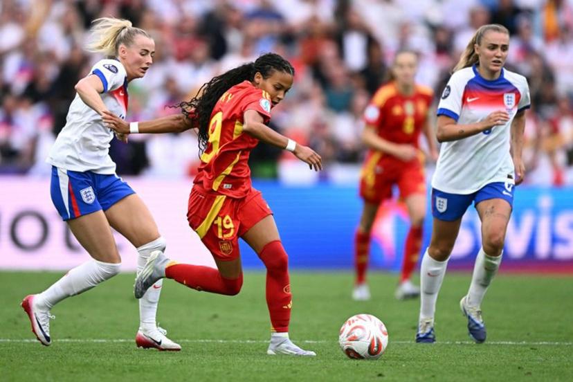 England's forward #18 Chloe Kelly and Spain's midfielder #19 Vicky Lopez fight for the ball as England's midfielder #08 Georgia Stanway runs past during the UEFA Women's Euro 2025 final football match between England and Spain at the St. Jakob-Park Stadium in Basel, on July 27, 2025.  SEBASTIEN BOZON / AFP