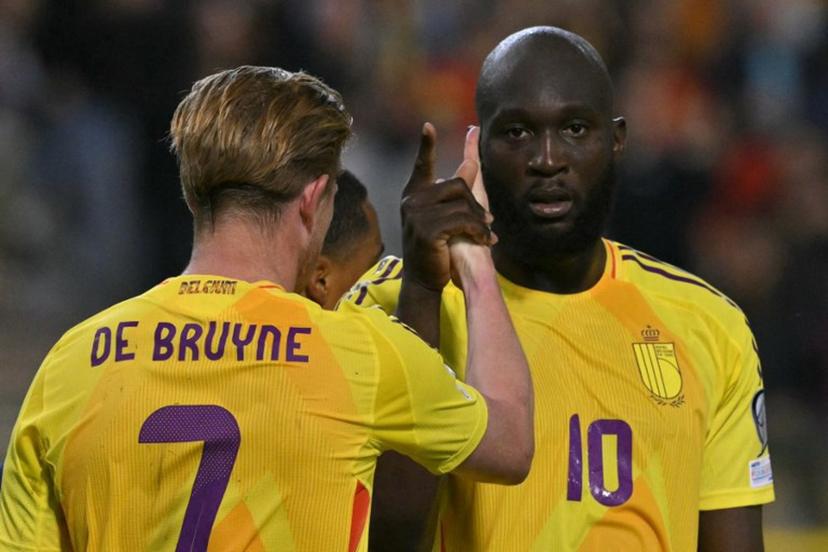 Belgium's forward #10 Romelu Lukaku celebrates with Belgium's midfielder #07 Kevin De Bruyne (L) after scoring Belgium's fourth goal during the FIFA World Cup 2026 Group J European qualification football match between Belgium and Wales at the King Baudouin Stadium in Brussels, on June 9, 2025.  NICOLAS TUCAT / AFP