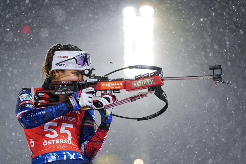 France's Gilonne Guigonnat is pictured during the zeroing ahead the women's 7,5 km sprint event of the IBU Biathlon World Cup in Oestersund, Sweden on December 5, 2025.  Bjorn LARSSON ROSVALL / TT News Agency / AFP