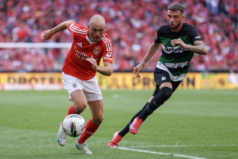 Benfica's Norwegian midfielder #08 Fredrik Aursnes (L) runs with the ball challenged by Sporting Lisbon's Belgian defender #06 Zeno Debast during the Portuguese League football match between SL Benfica and Sporting CP at Estadio da Luz in Lisbon, on May 10, 2025.  FILIPE AMORIM / AFP