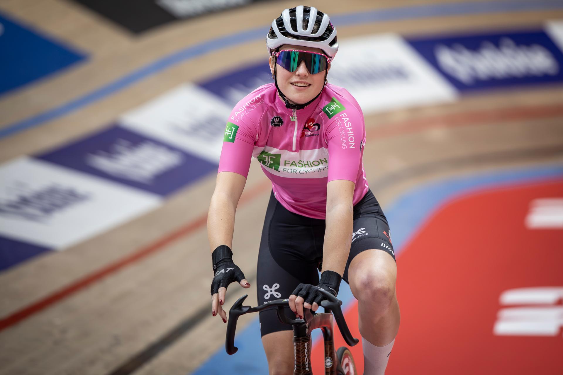 Dutch Lisa van Belle pictured during day four of the Zesdaagse Vlaanderen-Gent six-day indoor track cycling event at the indoor cycling arena 't Kuipke, Friday 15 November 2024, in Gent. BELGA PHOTO DAVID PINTENS