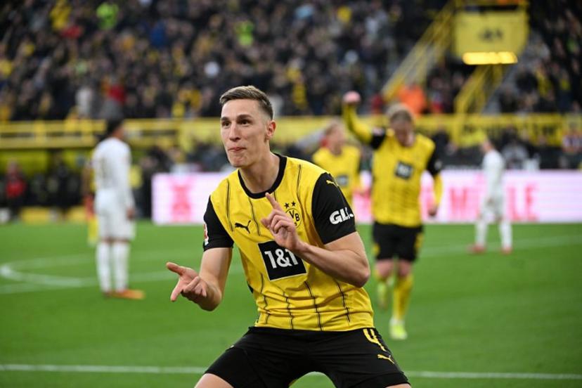 Dortmund's German defender #04 Nico Schlotterbeck celebrates after his team's 3-0 goal during the German first division Bundesliga football match between BVB Borussia Dortmund and Mainz 05 in Dortmund, western Germany, on March 30, 2025.  UWE KRAFT / AFP