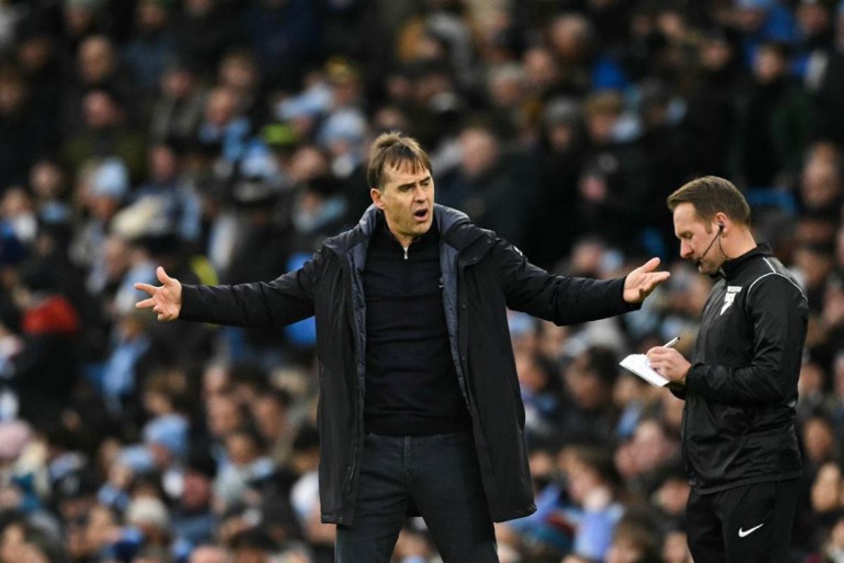 West Ham United's Spanish manager Julen Lopetegui (L) reacts during the English Premier League football match between Manchester City and West Ham United at the Etihad Stadium in Manchester, north west England, on January 4, 2025.  Oli SCARFF / AFP