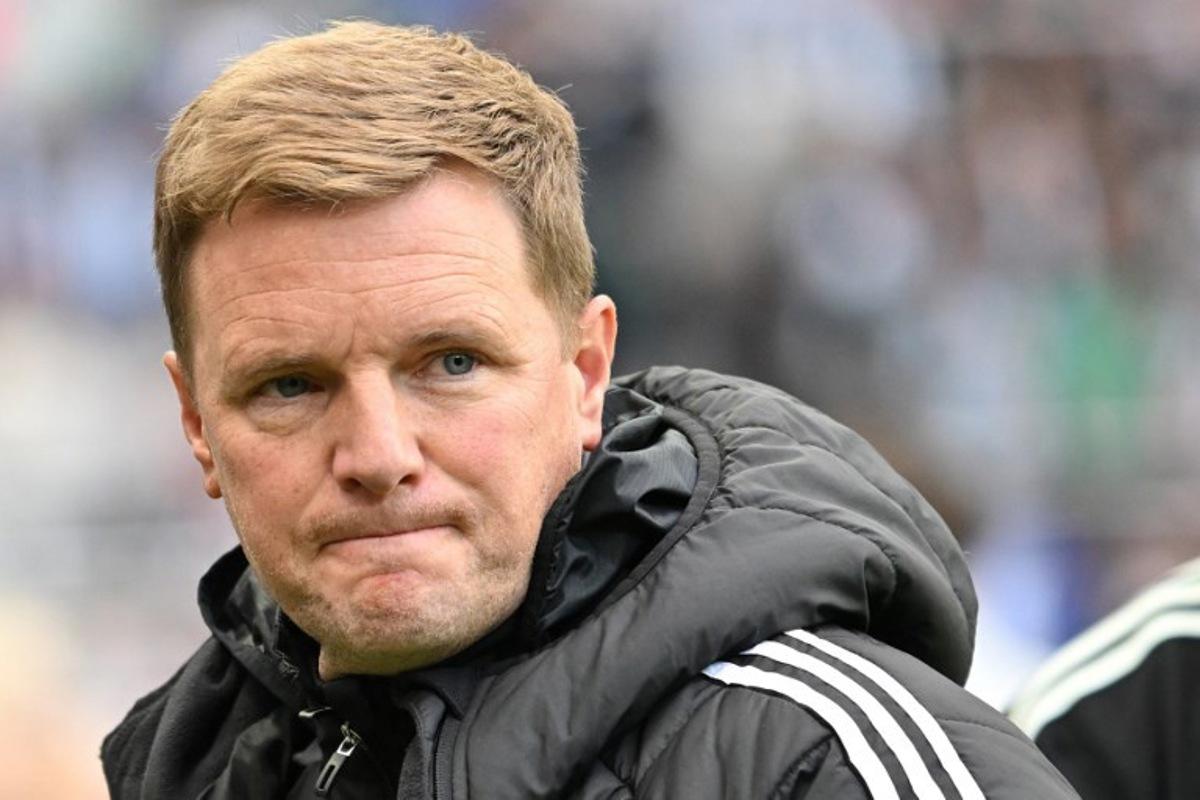Newcastle United's English head coach Eddie Howe arrives for the English Premier League football match between Newcastle United and Arsenal at St James' Park in Newcastle-upon-Tyne, north east England on September 28, 2025.  ANDY BUCHANAN / AFP
