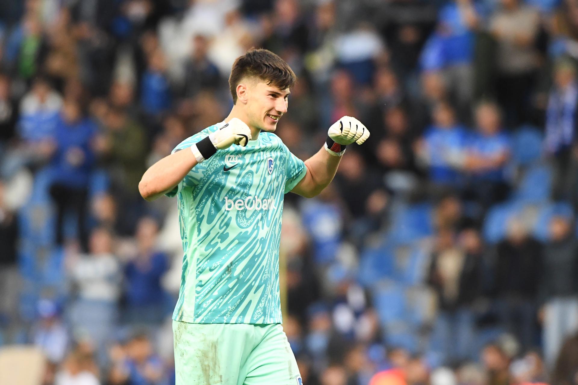 Genk's goalkeeper Mike Penders celebrates after winning a soccer match between KRC Genk and RSC Anderlecht, Sunday 25 May 2025 in Genk, on day 10 (out of 10) of the Champions' Play-offs of the 2024-2025 'Jupiler Pro League' first division of the Belgian championship. BELGA PHOTO JILL DELSAUX