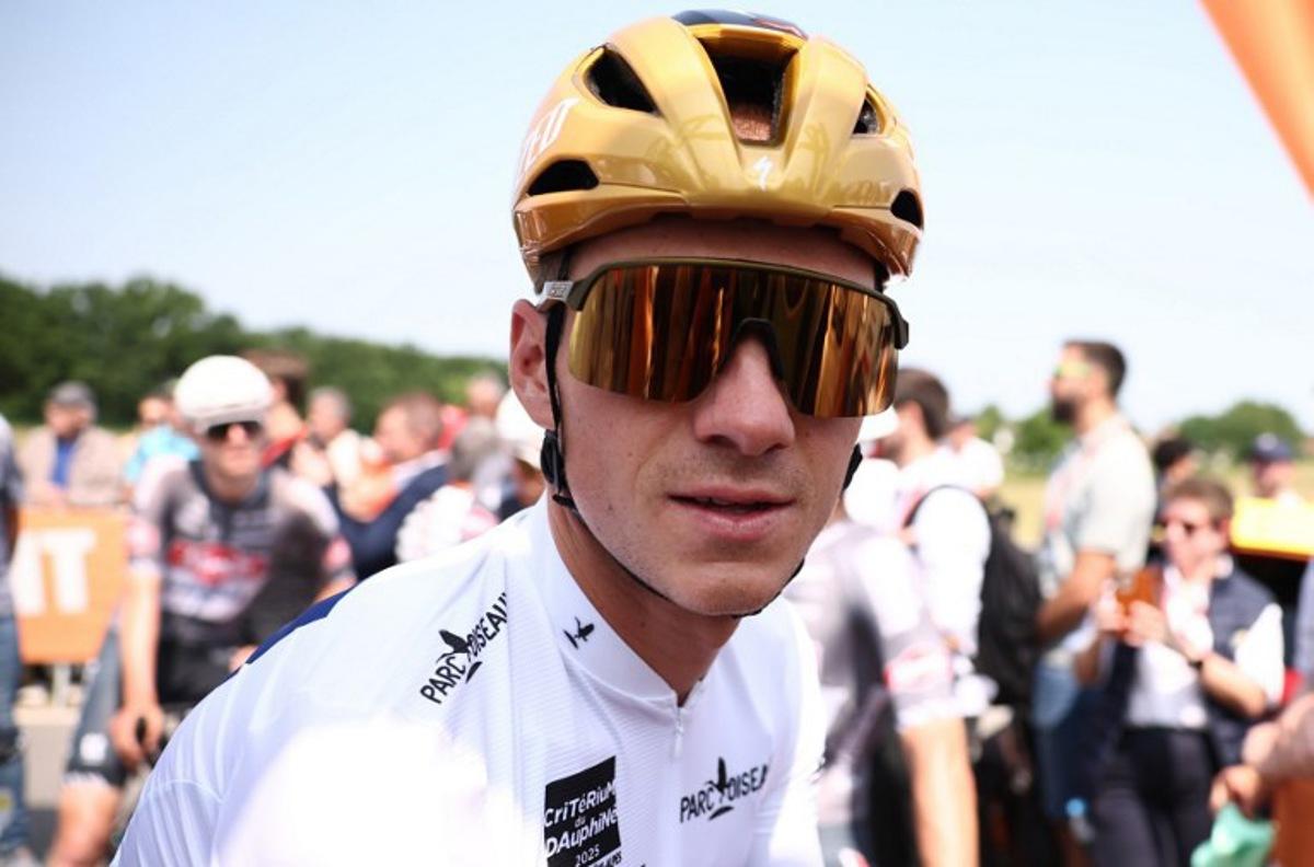 Soudal Quick-Step's Belgian rider Remco Evenepoel wearing the best young rider's white jersey reacts prior to the 2nd stage of the 77th edition of the Criterium du Dauphine cycling race, 204,6 km between Prémilhat and Issoire, on June 9, 2025.  Anne-Christine POUJOULAT / AFP