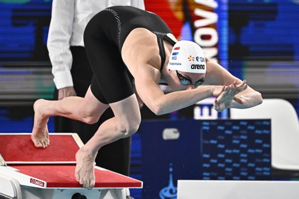 Netherlands' Marrit Steenbergen dives as she takes the start of a semi-final of the women's 100m freestyle swimming event during the LEN European Aquatics Championships at the Olympic Aquatic Centre in Saint-Denis, northern suburbs of Paris, on August 10, 2026.  JULIEN DE ROSA / AFP