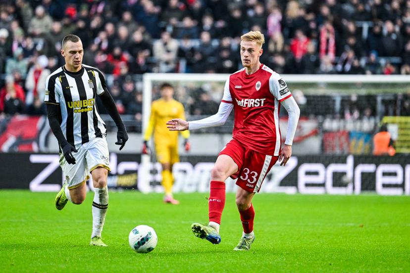 Charleroi's Nikola Stulic and Antwerp's Zeno Van Den Bosch pictured in action during a soccer match between Royal Antwerp FC and Sporting Charleroi, Sunday 08 December 2024 in Antwerp, on day 17 of the 2024-2025 season of the 'Jupiler Pro League' first division of the Belgian championship. BELGA PHOTO TOM GOYVAERTS