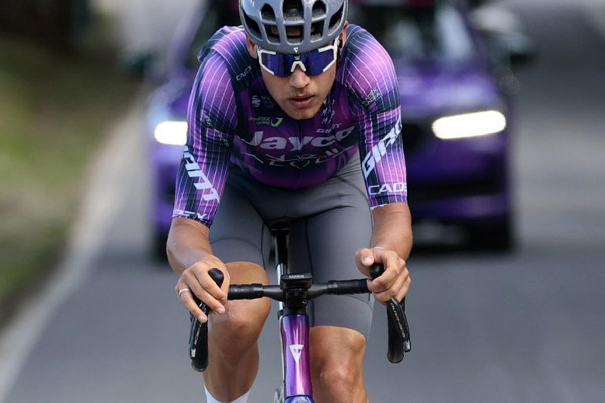 Team Jayco AlUla's Australian rider Luke Plapp rides ahead during the 8th stage of the 108th Giro d'Italia cycling race of 197kms from Giulianova to Castelraimondo on May 17, 2025.  Luca Bettini / AFP