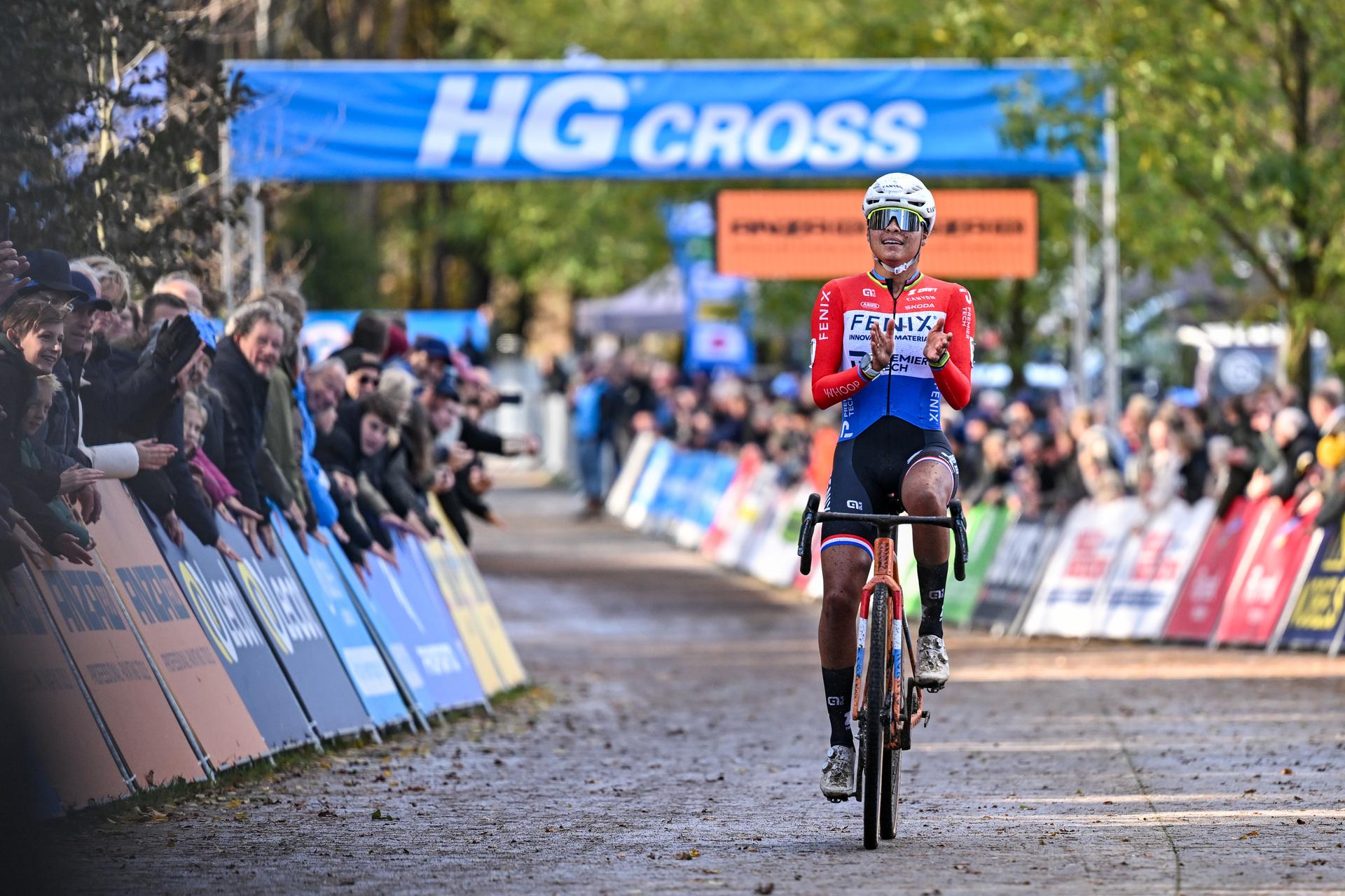 ceylin del carmen alvarado celebrates as she crosses the finishline during the women's elite race of the 'HG Cross Heerde' cyclocross cycling event, race 3/7 of the 'HG Cross' competition, on Saturday 24 October 2026 in Heerde, Netherlands. BELGA PHOTO DAVID PINTENS
