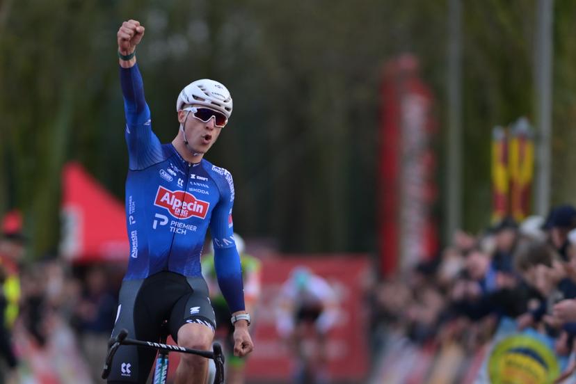 Belgian Niels Vandeputte celebrates as he crosses the finish line to win the men's elite race of the 'Parkcross' cyclocross cycling event, race 6/7 in the 'Exact Cross' competition, Wednesday 04 February 2026 in Maldegem. BELGA PHOTO DAVID PINTENS