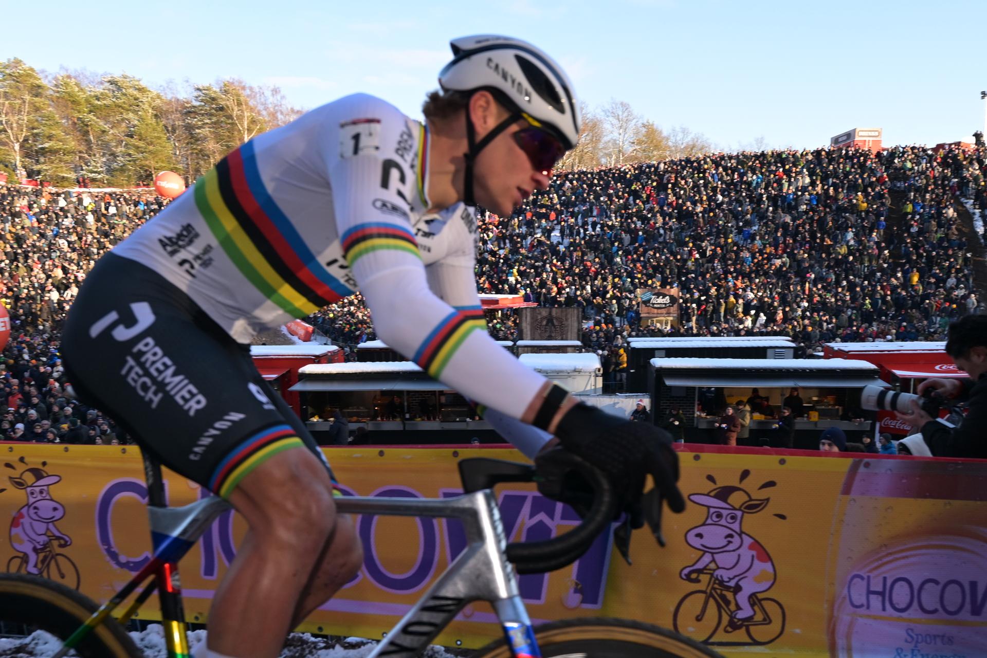 Dutch Mathieu Van Der Poel pictured in action during the men's elite race at the World Cup cyclocross cycling event in Zonhoven on Sunday 04 January 2026, stage 9 (out of 12) of the UCI World Cup competition. BELGA PHOTO DAVID PINTENS