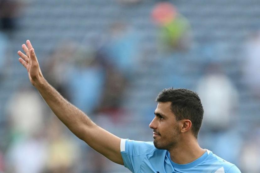 Manchester City's Spanish midfielder #16 Rodri greets the fans after winning the FIFA Club World Cup 2025 Group D football match between Italy's Juventus and England's Manchester City at the Camping World stadium in Orlando on June 26, 2025.  Chandan KHANNA / AFP