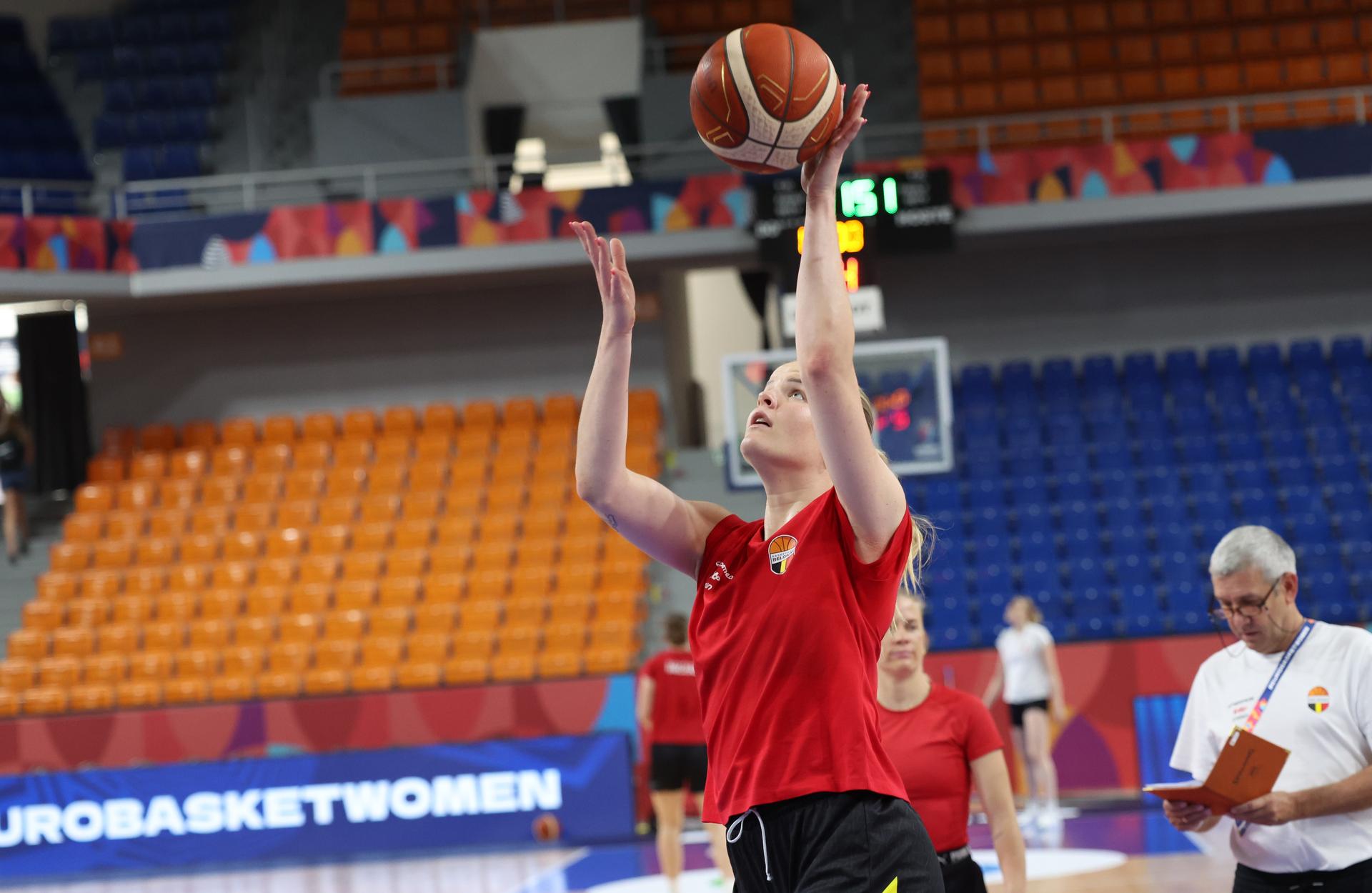 Belgium's Becky Massey pictured in action during a training of the Belgian national women team 'the Belgian Cats', in Brno, Czech Republlic, on Wednesday 18 June 2025, at the FIBA Women's EuroBasket 2025. BELGA PHOTO VIRGINIE LEFOUR