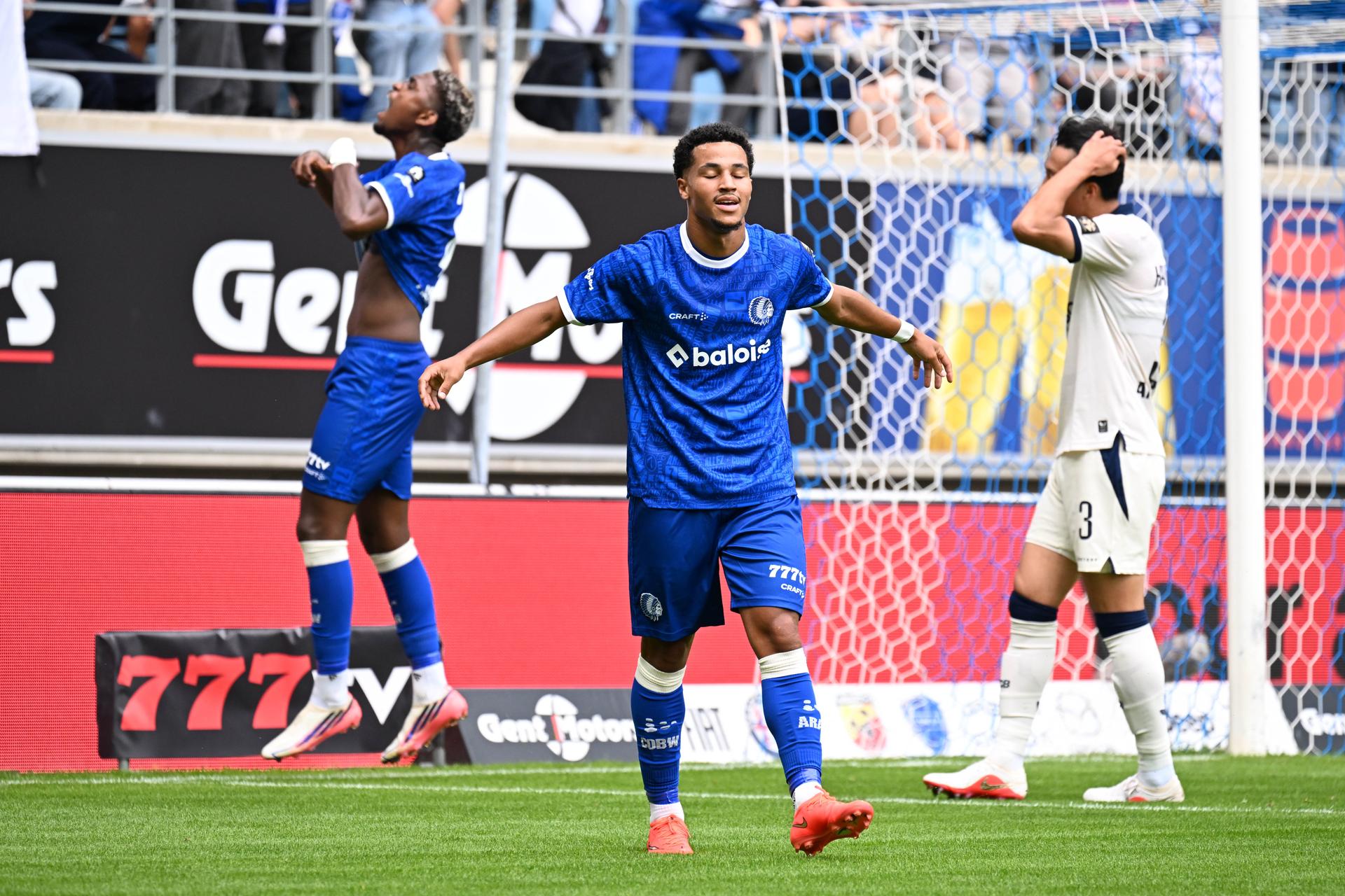 Gent's Josue Vergara and Gent's Momodou Lamin Sonko look dejected during a soccer match between KAA Gent and Club Brugge, Sunday 30 August 2026 in Gent, on day 4 of the 2026-2027 'Jupiler Pro League' first division of the Belgian championship. BELGA PHOTO KURT DESPLENTER