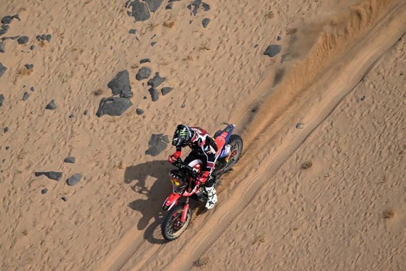 US rider Ricky Brabec competes with a Honda Crf 450 in Stage 11 of the 48th edition of the Dakar Rally 2026, between Bisha and al-Henakiyah, Saudi Arabia, on January 15, 2026.  Giuseppe CACACE / AFP