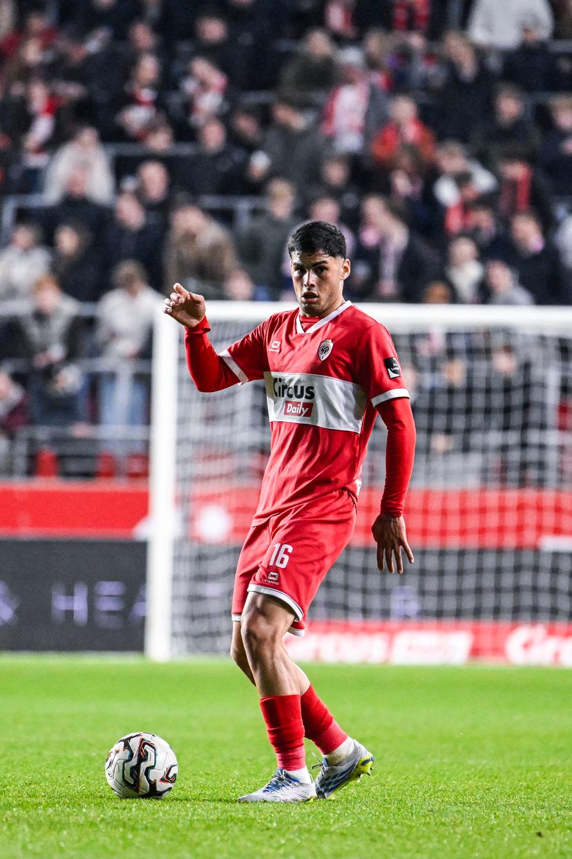 Antwerp's Mauricio Benitez pictured in action during a soccer match between Royal Antwerp FC and KRC Genk, Friday 03 April 2026 in Antwerp, on the first day of the Europe Play-offs (PO 2) of the 2025-2026 'Jupiler Pro League' first division of the Belgian championship. BELGA PHOTO TOM GOYVAERTS