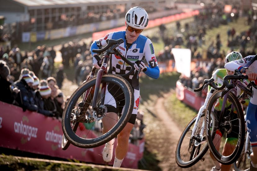 Dutch Leonie Bentveld pictured in action during the women's elite race at the World Cup cyclocross cycling event in Dendermonde, Belgium, stage 8 (out of 12) of the UCI World Cup cyclocross competition, Sunday 28 December 2025. BELGA PHOTO DAVID PINTENS